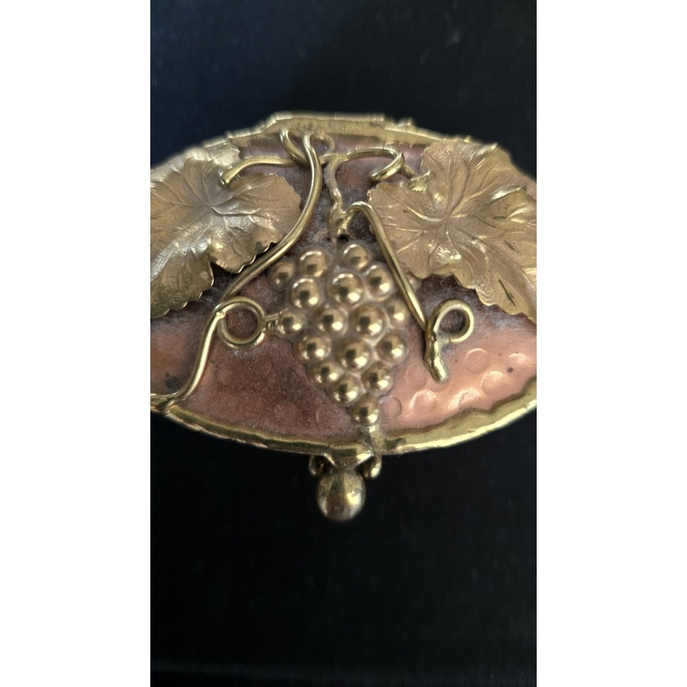 VTG Gold/copper Lunacy Trinket Box clam shell grapes leaves  Collectible Metal